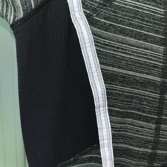 LULULEMON Athletica Half Zip-pullover Sweatshirt Reflective Stripes Size 6 Gray - Picture 11 of 15